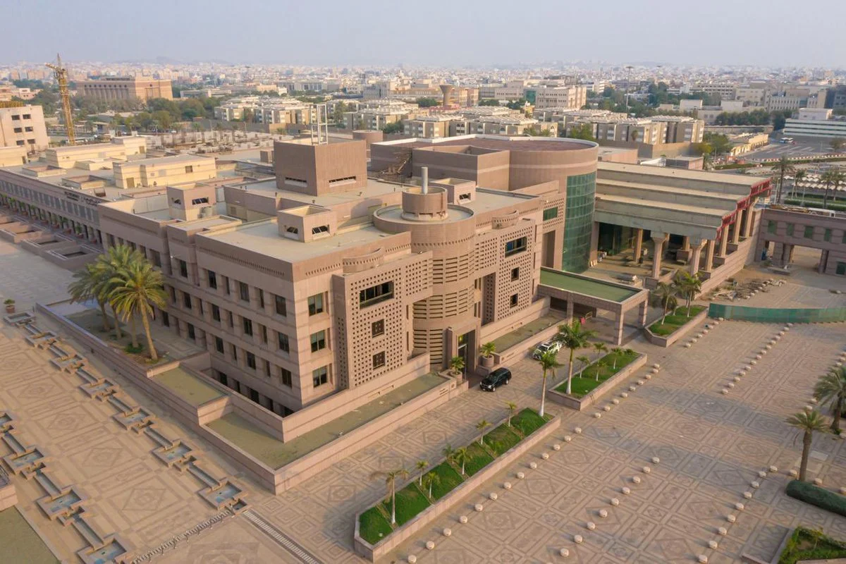 شروط القبول في كلية الاقتصاد والادارة جامعة الملك عبد العزيز 1446