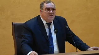 من هو محمد مزيان وزير الاتصال الجديد في الجزائر