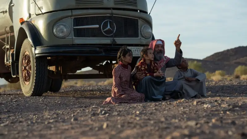 طاقم العمل في فيلم هوبال