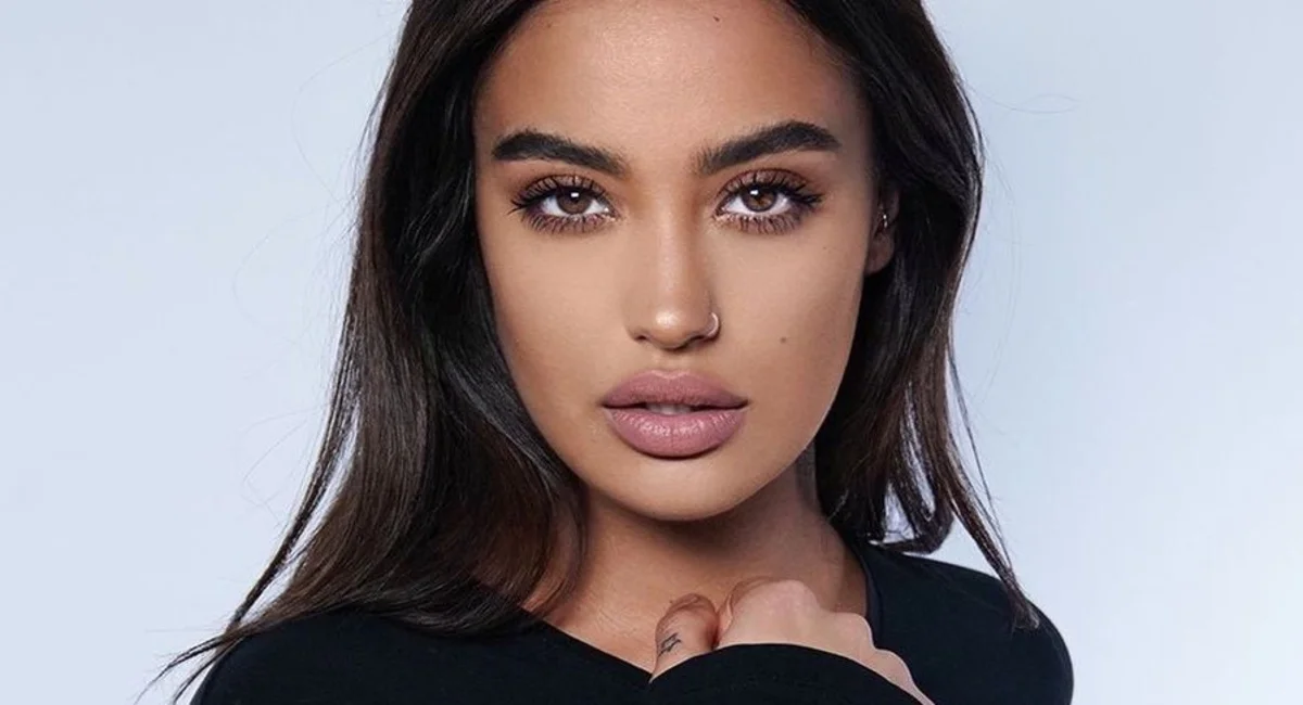 من هي نينا عبدالمل