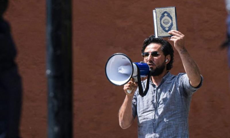 من هو حارق المصحف سلوان موميكا