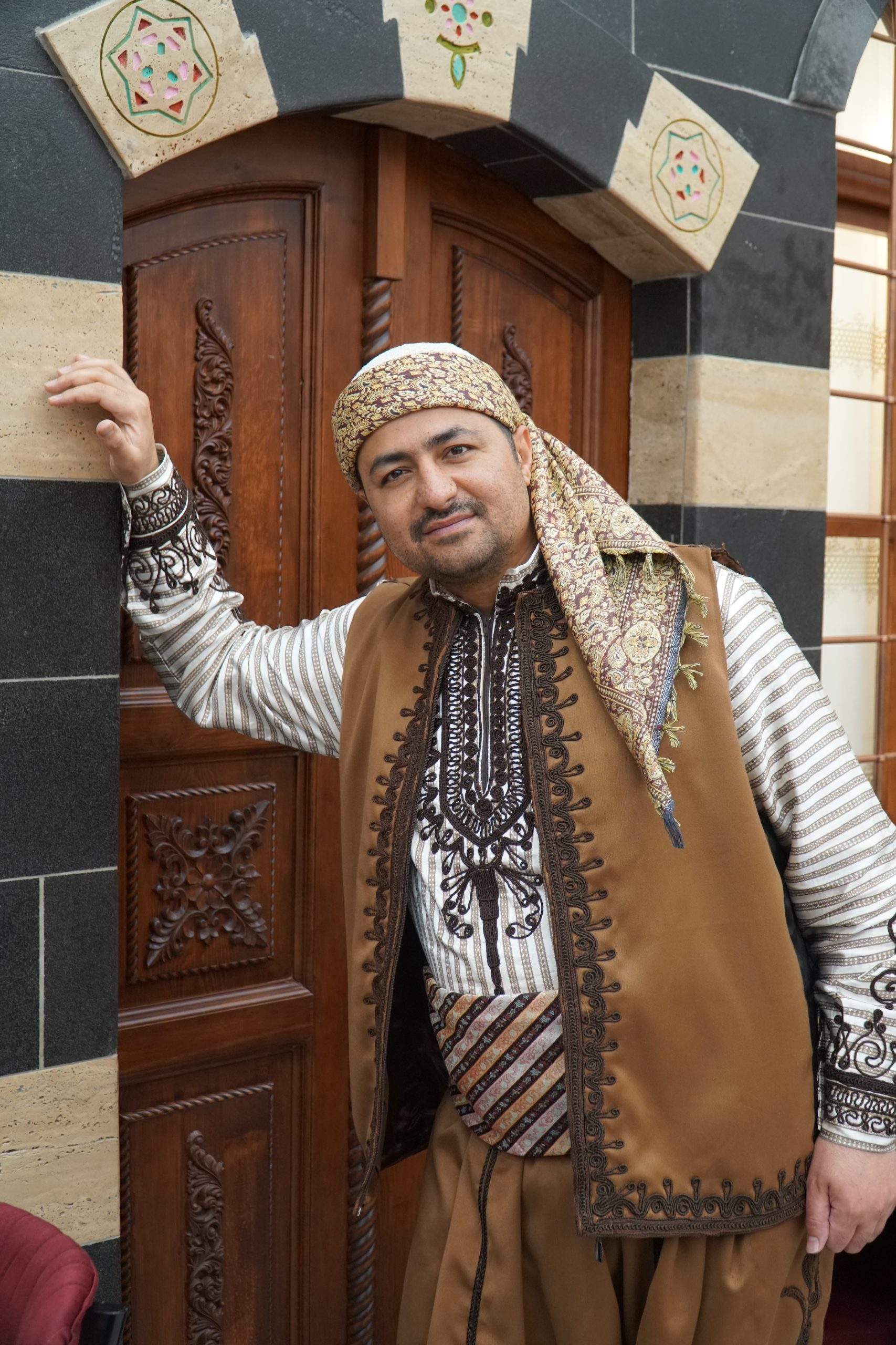 كم ثروة الشيف أبو عمر صاحب مطعم البيت الدمشقي في تركيا؟