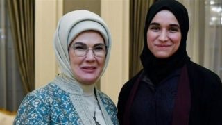 زوجة أحمد الشرع، صور لطيفة الدروبي في أول ظهور لها