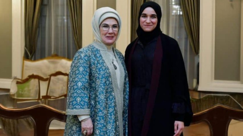 زوجة أحمد الشرع، صور لطيفة الدروبي في أول ظهور لها