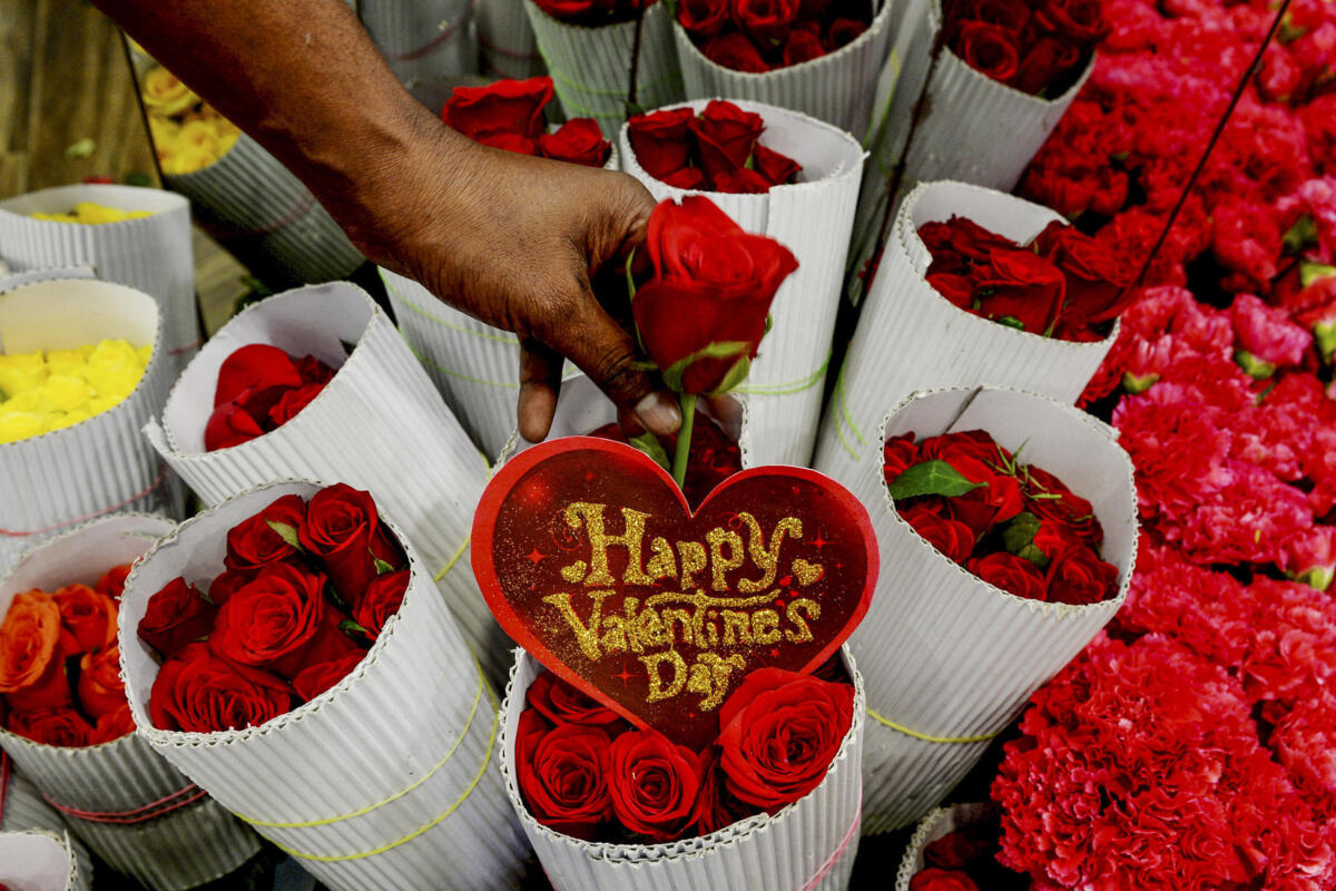 أفضل هدايا عيد الحب للبنات 2025 بالصور