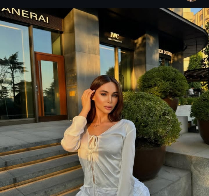 مقطع فضيحة نايا خوري في السيارة 